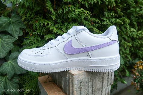 nike air force 1 lila nike zeichen